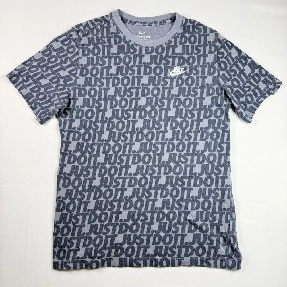 Nike Mens Just Do It All Over Print Grey Short Sleeve T-Shirt Medium Embroidered